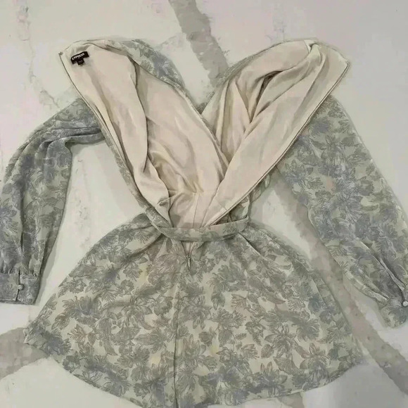 Express Wrap Front Elegant Ivory/ Blue Floral Print Long Sleeve Romper Womens XS - Picture 7 of 8